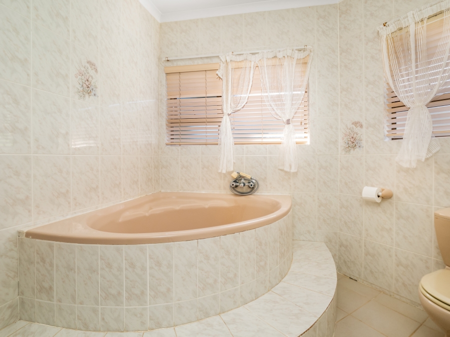 6 Bedroom Property for Sale in The Village Western Cape
